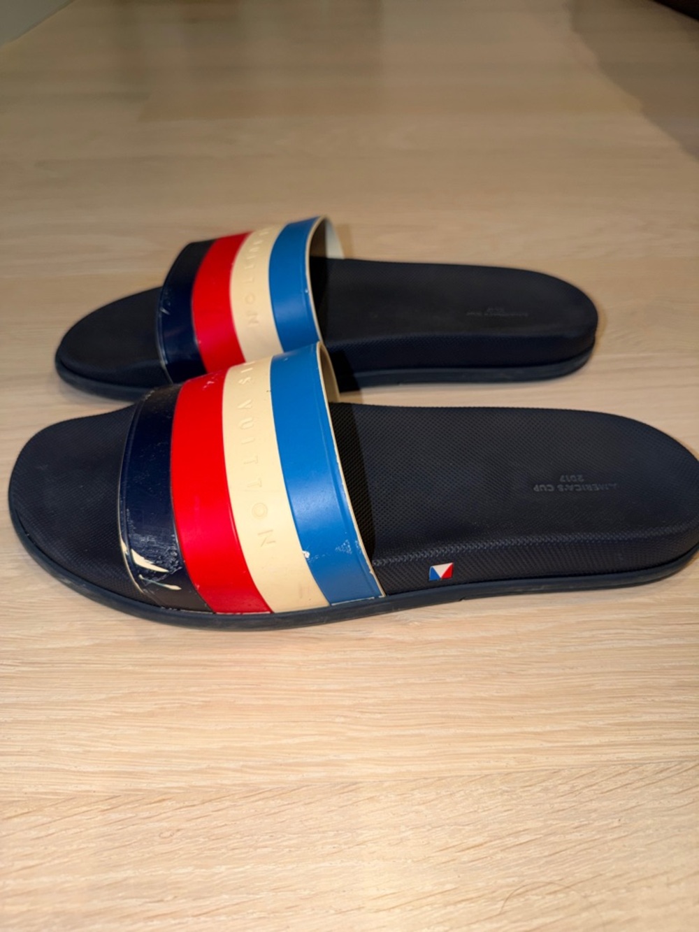 Louis Vuitton Men’s Slide Sandals - Blue/Cream/Red - America Cup - Picture 5 of 8